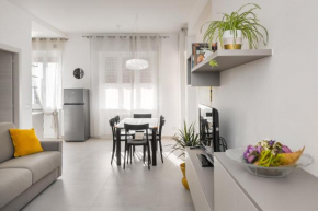 Civico40 Luminoso appartamento con balconi e garage privato